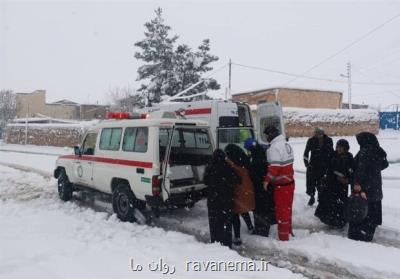 نجات ۲ مادر آبستن قوچانی گرفتار در برف