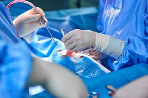 جراحی کاشت الکترود در مغز دختر ۱۲ ساله انجام شد