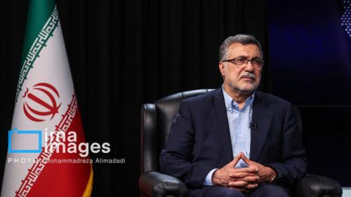 تکریم و قدردانی از معلمان و اساتید وظیفه ای قلبی و انسانی است